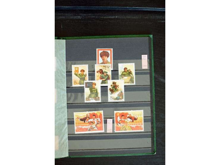 1965/68, postfrische und teils zusätzlich gestempelte kleine Sammlung mit  u.a. 967-76 in Streifen (ein Wert etwas knittrig),