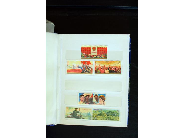 1972/79, postfrische Sammlung mit besseren u.a. Mi.-Nr. 1265-80, Block 12-16 und 19, Blocks kleine Büge, sonst  gute Erhaltun