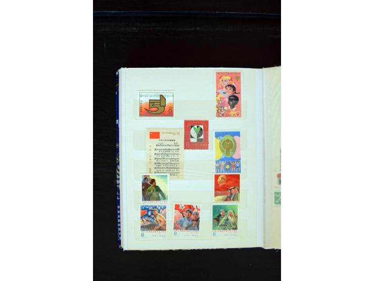 1972/79, postfrische Sammlung mit besseren u.a. Mi.-Nr. 1265-80, Block 12-16 und 19, Blocks kleine Büge, sonst  gute Erhaltun