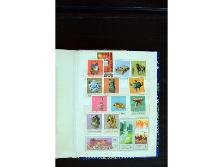 1972/79, postfrische Sammlung mit besseren u.a. Mi.-Nr. 1265-80, Block 12-16 und 19, Blocks kleine Büge, sonst  gute Erhaltun