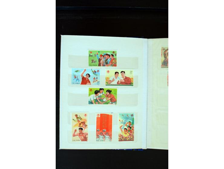 1972/79, postfrische Sammlung mit besseren u.a. Mi.-Nr. 1265-80, Block 12-16 und 19, Blocks kleine Büge, sonst  gute Erhaltun