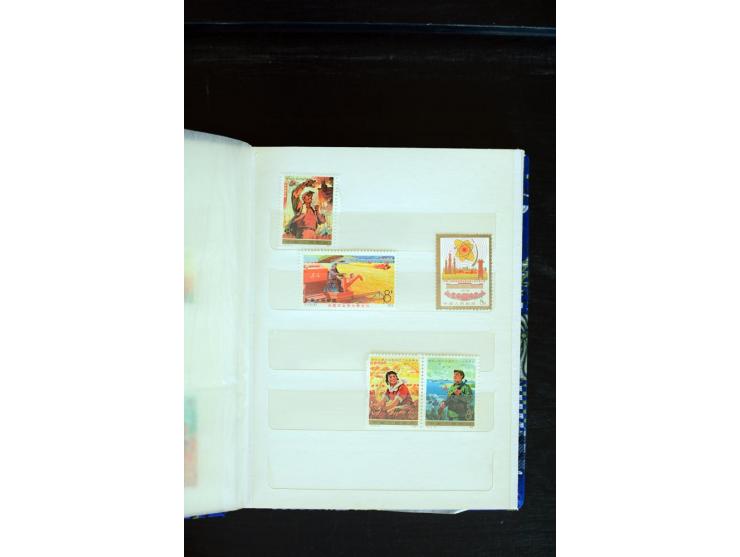 1972/79, postfrische Sammlung mit besseren u.a. Mi.-Nr. 1265-80, Block 12-16 und 19, Blocks kleine Büge, sonst  gute Erhaltun