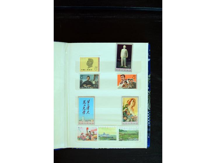 1972/79, postfrische Sammlung mit besseren u.a. Mi.-Nr. 1265-80, Block 12-16 und 19, Blocks kleine Büge, sonst  gute Erhaltun