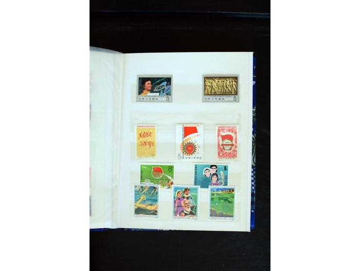 1972/79, postfrische Sammlung mit besseren u.a. Mi.-Nr. 1265-80, Block 12-16 und 19, Blocks kleine Büge, sonst  gute Erhaltun