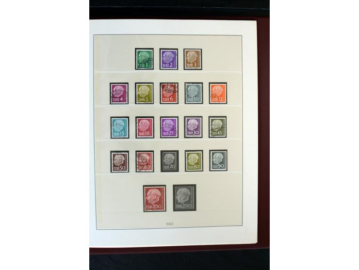 1920/59, postfrische und ungebrauchte Sammlung mit u.a. Mi.-Nr. 128-34, 151-57, 161-67, 226-38I, Bl.1 und2 etc., dazu gestemp