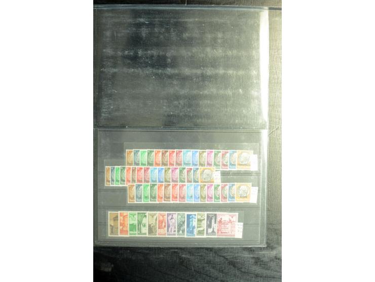 1939/45, postfrischer, ungebrauchter und gestempelter Bestand mit guten Ausgaben, teils signiert; im Karton