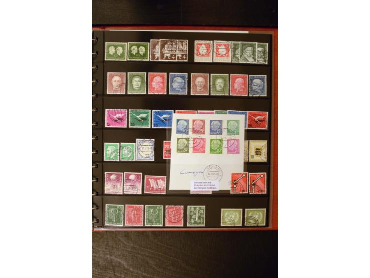 1949/57, postfische und gestempelte Sammlung, in den Hauptnummern mindstens zweimal komplett, dazu viele weitere gute Werte, 