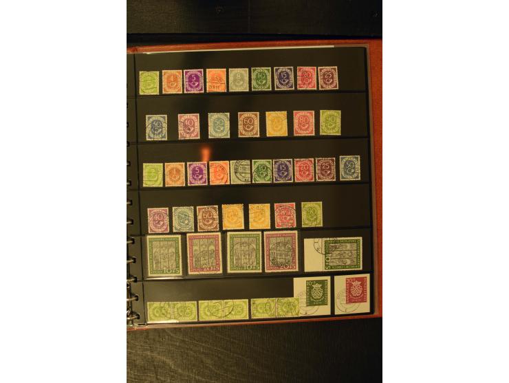 1949/57, postfische und gestempelte Sammlung, in den Hauptnummern mindstens zweimal komplett, dazu viele weitere gute Werte, 