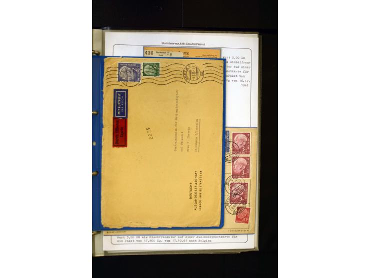 1954/1964, Ausstellungs-Sammlung "HEUSS I" in 2 Ordnern mit vielen besseren Einzel- und Mehrfachfrankaturen, reichlich Portos