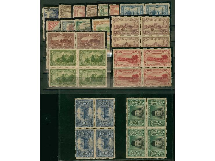 1914, Sultan Resad 2 pa.-200 pia., the complete set in blocks of 4, unused o.g., slightly pre-folded in the vertical perforat