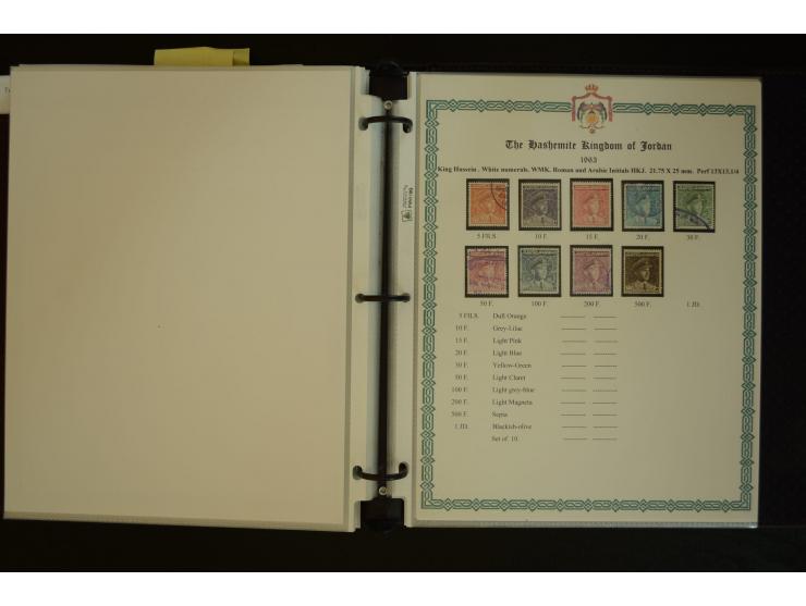 FISCALMARKEN: 1920/79, postfrische, ungebrauchte und gestempelte Sammlung, dabei Hedschas-Eisenbahn, Roter Halbmond, Aufdruck