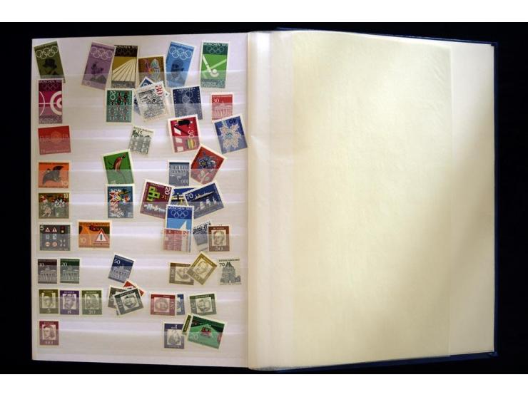PFADFINDER (SCOUTS): 1918/83 (ca.), fast ausschließlich postfrische, sehr reichhaltige Sammlung, dabei Blocks, Gold- und Silb