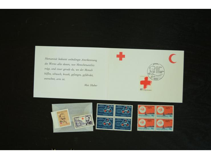  ROTES KREUZ: 1872/1990, umfangreicher Bestand mit einigen hundert Briefen, dabei viel Feldpost- und KGF-Belege, Sonder- und 