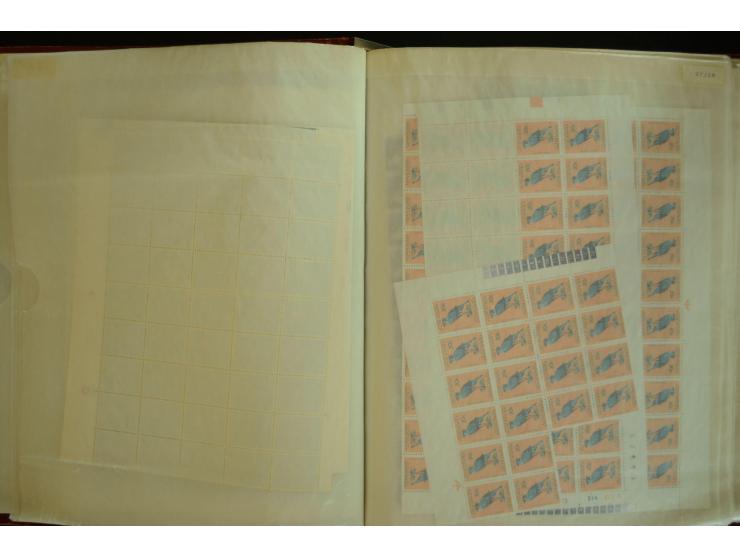 1961/71, postfrischer Bestand in Bogen und Bogenteilen (SG nach Angabe des Einlieferers ca. £ 27.600,-)
