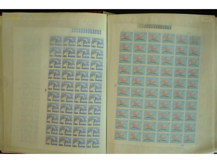 1961/71, postfrischer Bestand in Bogen und Bogenteilen (SG nach Angabe des Einlieferers ca. £ 27.600,-)