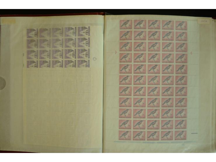 1961/71, postfrischer Bestand in Bogen und Bogenteilen (SG nach Angabe des Einlieferers ca. £ 27.600,-)