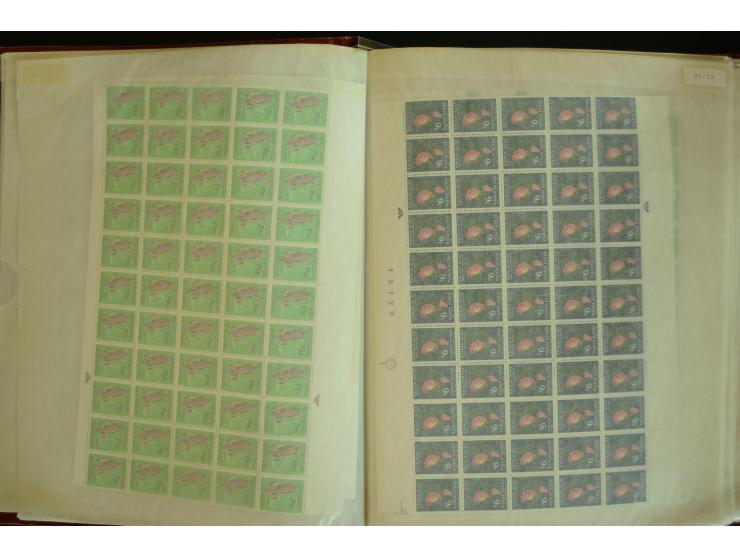 1961/71, postfrischer Bestand in Bogen und Bogenteilen (SG nach Angabe des Einlieferers ca. £ 27.600,-)