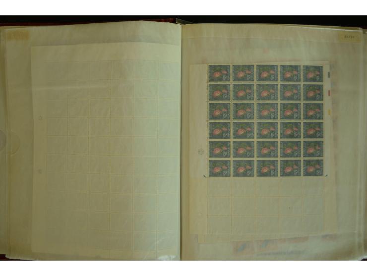 1961/71, postfrischer Bestand in Bogen und Bogenteilen (SG nach Angabe des Einlieferers ca. £ 27.600,-)