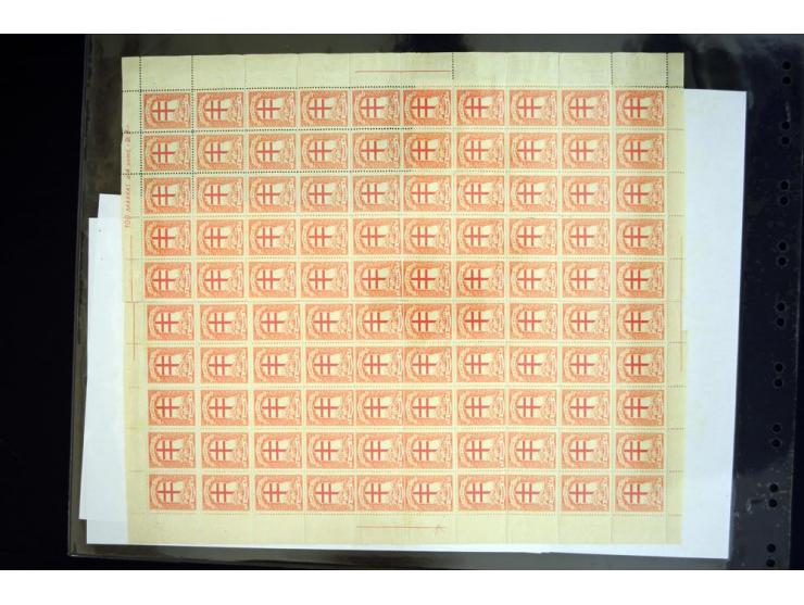 1918/30, interessante Partie Bogen(teile), dabei diverse Bogenteile Mi.-Nr. 2, außerdem dabei Kehrdrucke, 5 K. rot im Doppelb