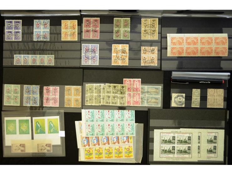 1865/1985, Partie mit besseren Werten und Probedrucken auf Steckkarten