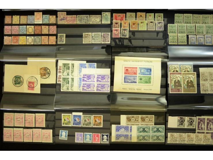 1865/1985, Partie mit besseren Werten und Probedrucken auf Steckkarten
