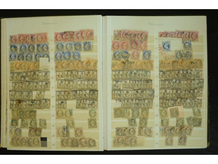 1849/1945(ca.), ARBEITSMATERIAL EINES BRIEFMARKENRESTAURATORS, hochinteressanter Bestand in Steckalben und Tütchen, dabei  vi