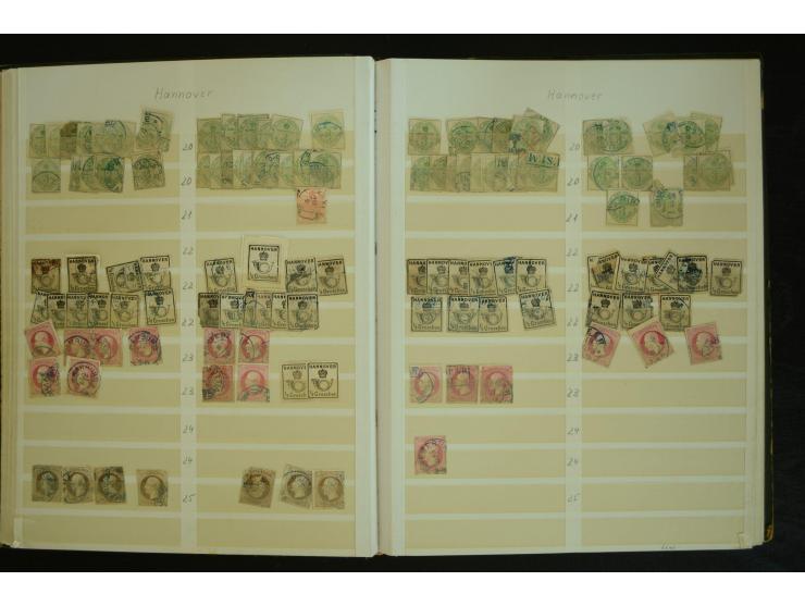 1849/1945(ca.), ARBEITSMATERIAL EINES BRIEFMARKENRESTAURATORS, hochinteressanter Bestand in Steckalben und Tütchen, dabei  vi
