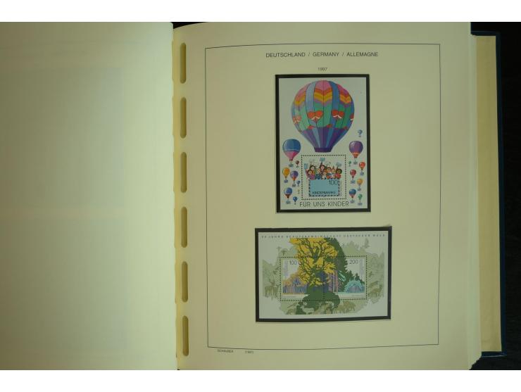1945/2012, ungebrauchte/postfrische und gestempelte Sammlung, dabei Bizone mit besseren u.a. Mi.-Nr. 93I XG gestempelt mit Fo