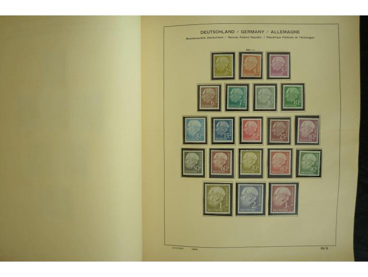 1945/2012, ungebrauchte/postfrische und gestempelte Sammlung, dabei Bizone mit besseren u.a. Mi.-Nr. 93I XG gestempelt mit Fo