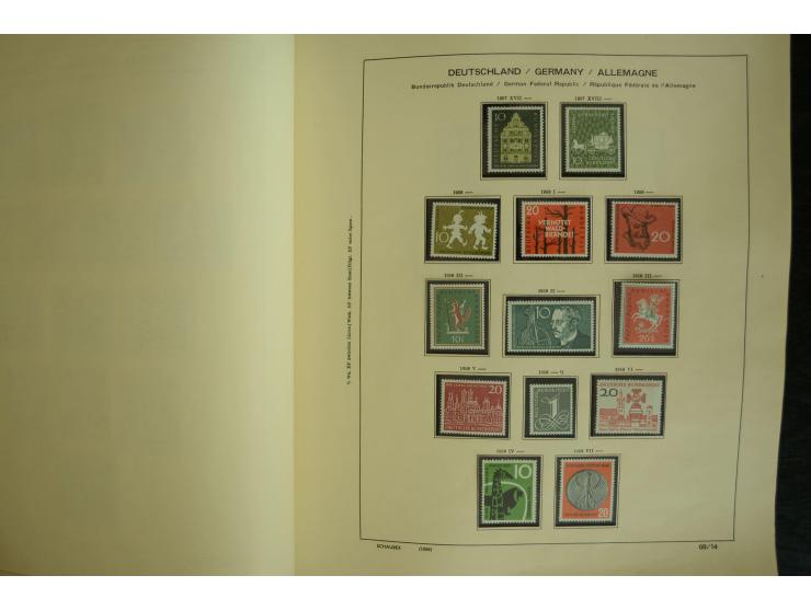 1945/2012, ungebrauchte/postfrische und gestempelte Sammlung, dabei Bizone mit besseren u.a. Mi.-Nr. 93I XG gestempelt mit Fo