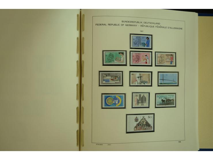 1945/2012, ungebrauchte/postfrische und gestempelte Sammlung, dabei Bizone mit besseren u.a. Mi.-Nr. 93I XG gestempelt mit Fo