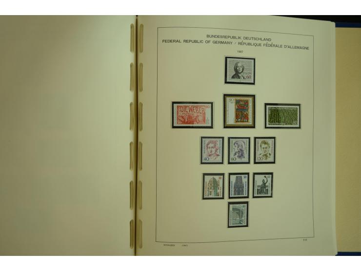 1945/2012, ungebrauchte/postfrische und gestempelte Sammlung, dabei Bizone mit besseren u.a. Mi.-Nr. 93I XG gestempelt mit Fo