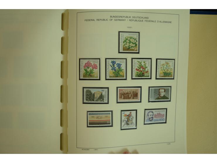 1945/2012, ungebrauchte/postfrische und gestempelte Sammlung, dabei Bizone mit besseren u.a. Mi.-Nr. 93I XG gestempelt mit Fo