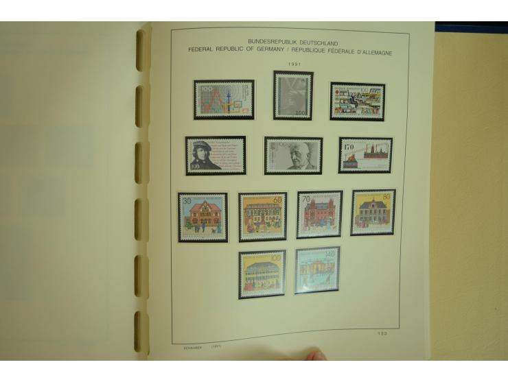 1945/2012, ungebrauchte/postfrische und gestempelte Sammlung, dabei Bizone mit besseren u.a. Mi.-Nr. 93I XG gestempelt mit Fo