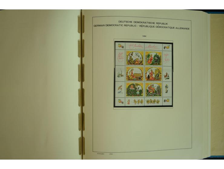 1945/2012, ungebrauchte/postfrische und gestempelte Sammlung, dabei Bizone mit besseren u.a. Mi.-Nr. 93I XG gestempelt mit Fo