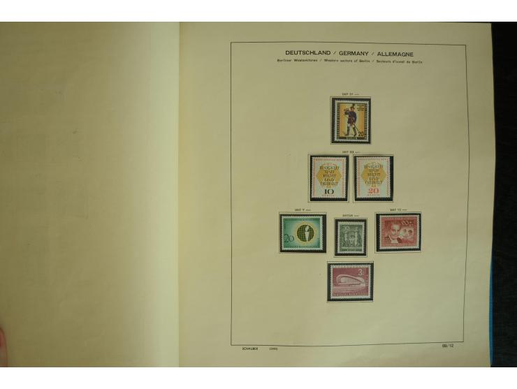 1945/2012, ungebrauchte/postfrische und gestempelte Sammlung, dabei Bizone mit besseren u.a. Mi.-Nr. 93I XG gestempelt mit Fo