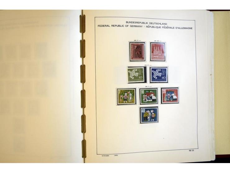 1945/85, umfangreicher ungebrauchter/postfrischer und gestempelter Bestand mit vielen besseren Werten und Ausgaben, teils meh
