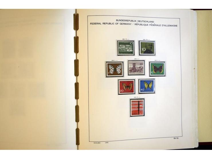 1945/85, umfangreicher ungebrauchter/postfrischer und gestempelter Bestand mit vielen besseren Werten und Ausgaben, teils meh