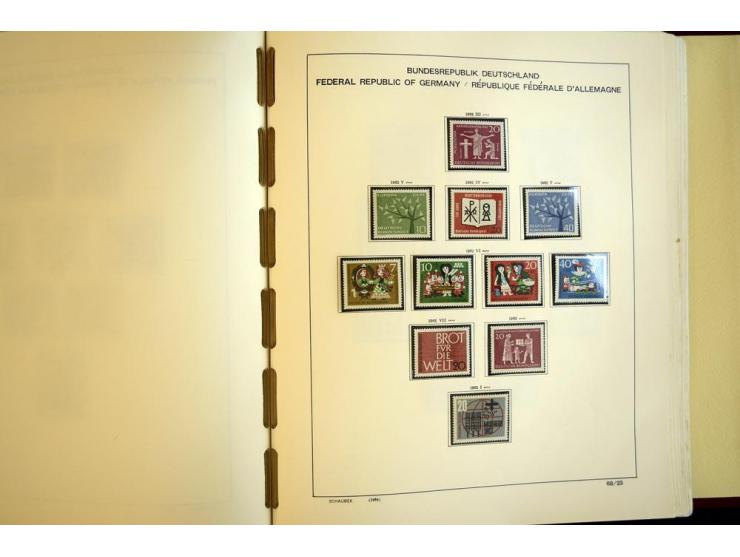 1945/85, umfangreicher ungebrauchter/postfrischer und gestempelter Bestand mit vielen besseren Werten und Ausgaben, teils meh