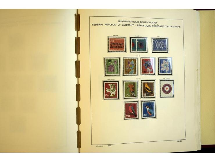 1945/85, umfangreicher ungebrauchter/postfrischer und gestempelter Bestand mit vielen besseren Werten und Ausgaben, teils meh