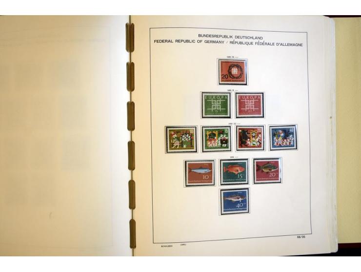 1945/85, umfangreicher ungebrauchter/postfrischer und gestempelter Bestand mit vielen besseren Werten und Ausgaben, teils meh