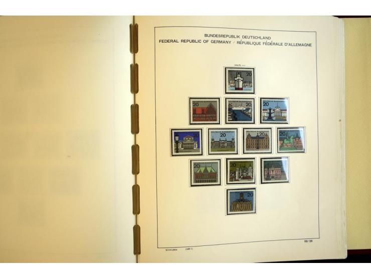 1945/85, umfangreicher ungebrauchter/postfrischer und gestempelter Bestand mit vielen besseren Werten und Ausgaben, teils meh