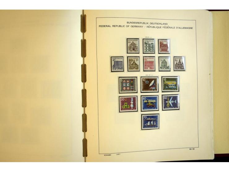 1945/85, umfangreicher ungebrauchter/postfrischer und gestempelter Bestand mit vielen besseren Werten und Ausgaben, teils meh