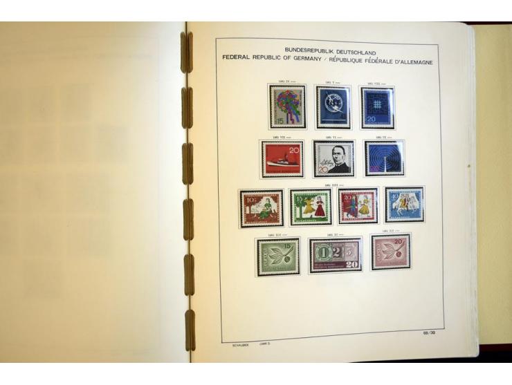 1945/85, umfangreicher ungebrauchter/postfrischer und gestempelter Bestand mit vielen besseren Werten und Ausgaben, teils meh