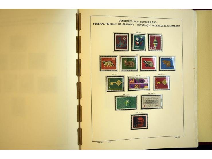 1945/85, umfangreicher ungebrauchter/postfrischer und gestempelter Bestand mit vielen besseren Werten und Ausgaben, teils meh