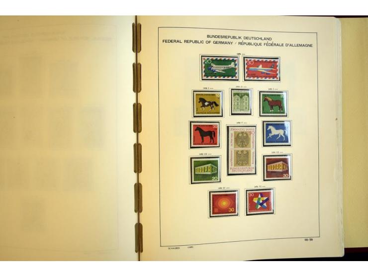 1945/85, umfangreicher ungebrauchter/postfrischer und gestempelter Bestand mit vielen besseren Werten und Ausgaben, teils meh