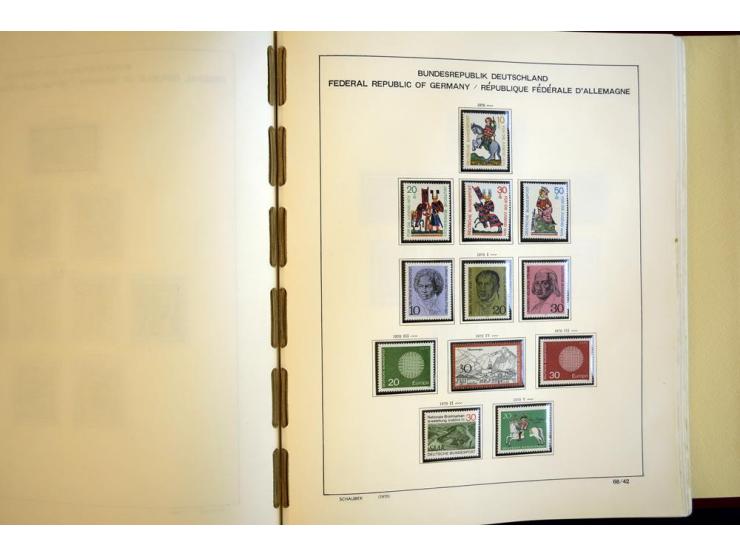 1945/85, umfangreicher ungebrauchter/postfrischer und gestempelter Bestand mit vielen besseren Werten und Ausgaben, teils meh