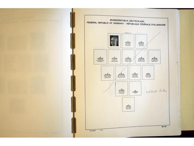 1945/85, umfangreicher ungebrauchter/postfrischer und gestempelter Bestand mit vielen besseren Werten und Ausgaben, teils meh