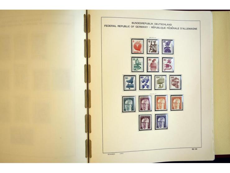 1945/85, umfangreicher ungebrauchter/postfrischer und gestempelter Bestand mit vielen besseren Werten und Ausgaben, teils meh