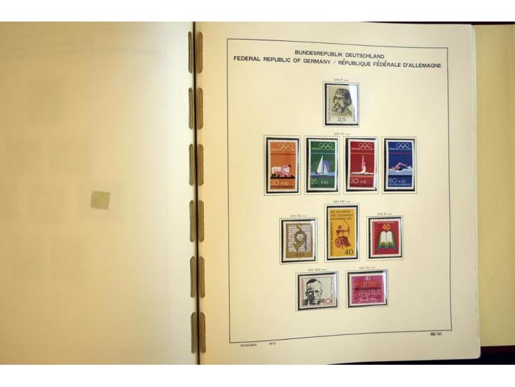 1945/85, umfangreicher ungebrauchter/postfrischer und gestempelter Bestand mit vielen besseren Werten und Ausgaben, teils meh